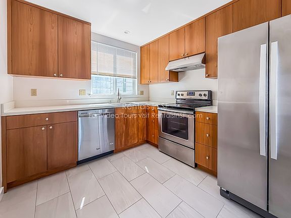 2nd image of 731 19th Ave APT 4