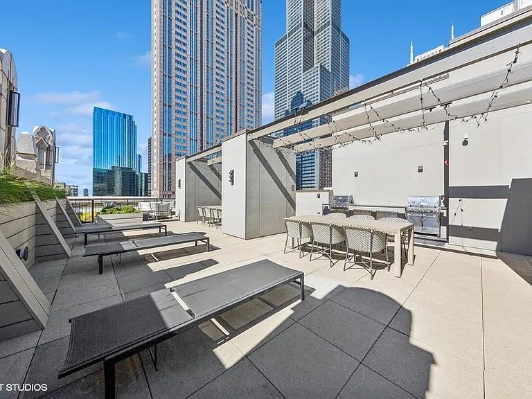 330 S. Wells St — Photo 38