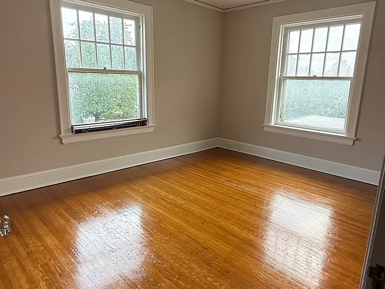 37 W Court St — Photo 17