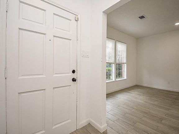 3rd image of 1510 Plumwood Dr