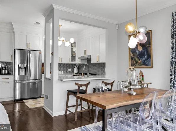4689 Lawton Way APT 201, Alexandria, VA 22311
