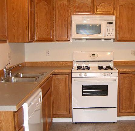3rd image of 686 N Lilly Dr