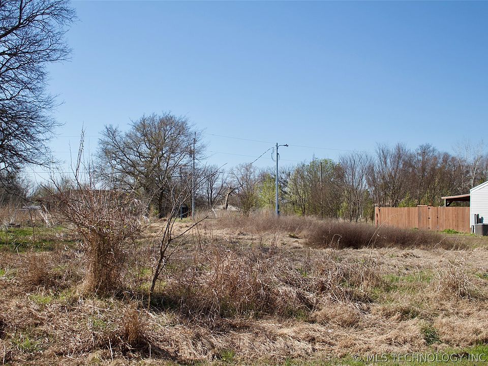 2nd image of Pine St