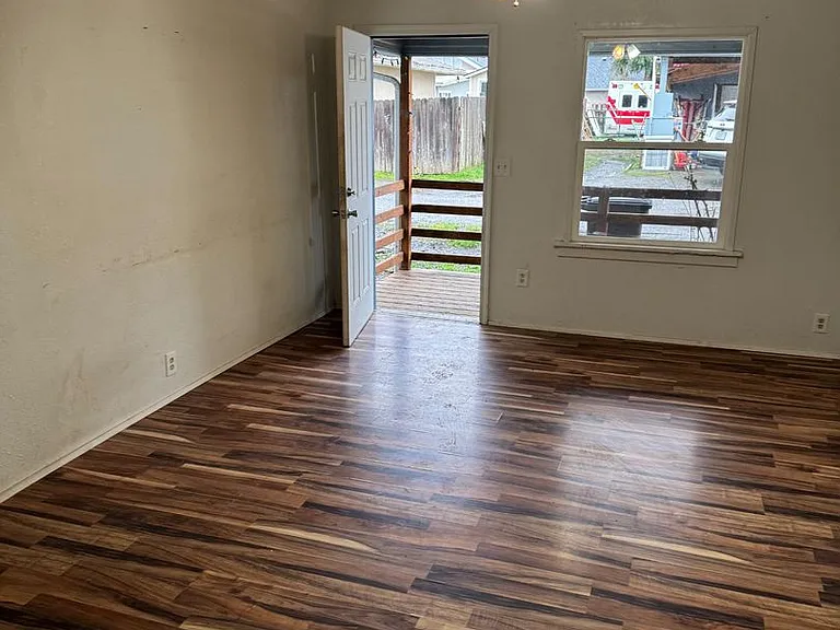 444 N Elm St — Photo 6
