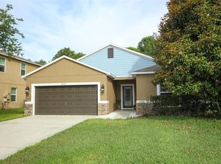 4884 Waters Gate Dr, Tavares, FL 32778