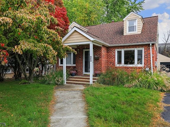 3rd image of 232 Myrtle Ave