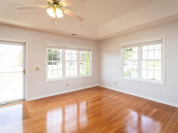 4th image of 2199 Secrist Ln