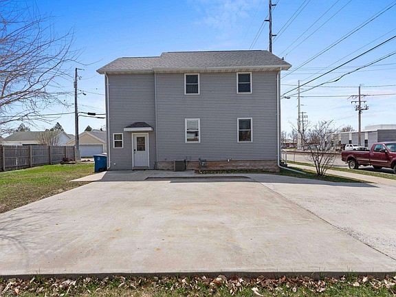 2nd image of 118 Broad St
