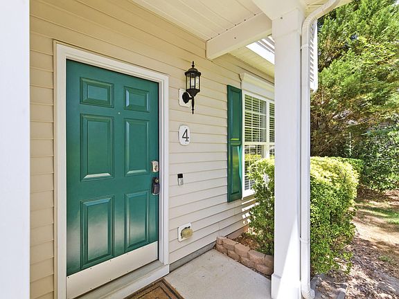 3rd image of 4 Beaver Creek Ln