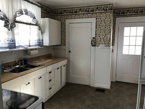 5th image of 1048 E 2nd St