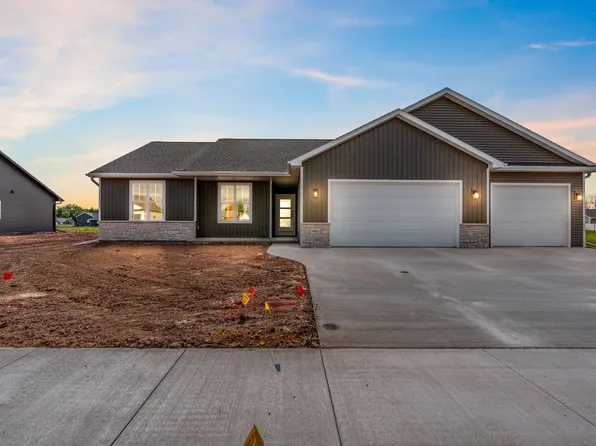 N8851 Killarney Way, Menasha, WI 54952