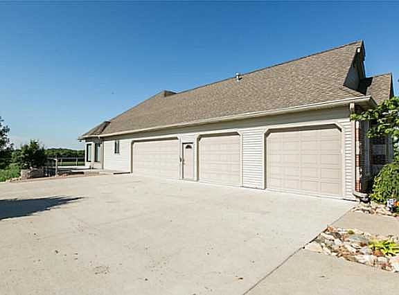 4th image of 8927 NE 38th Ave