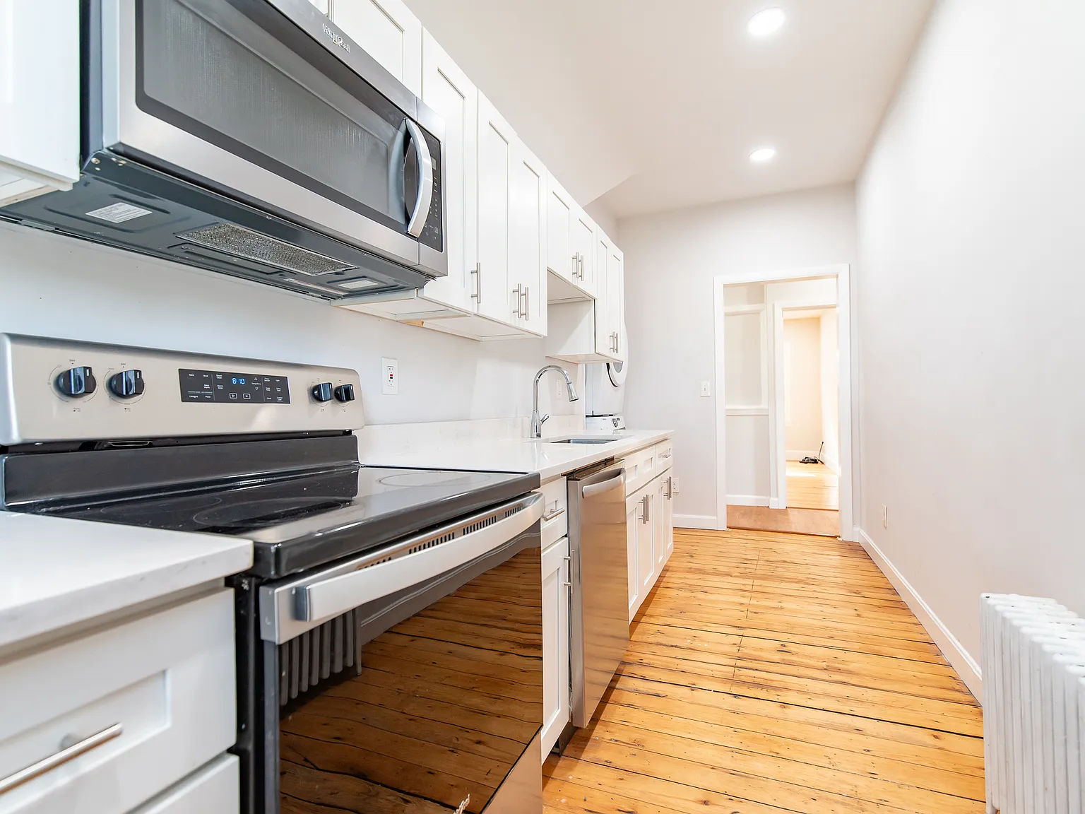 2 bed, 1100 sqft, $2,200 — Photo 3