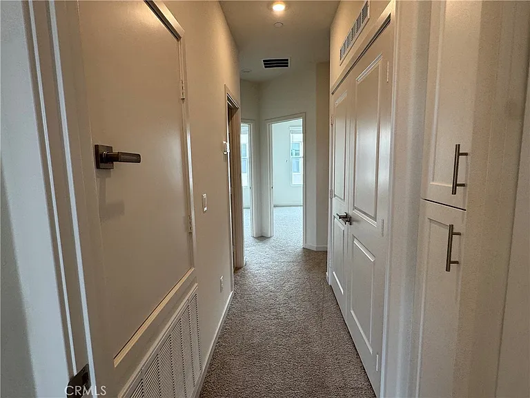 652 E 4th St — Photo 21