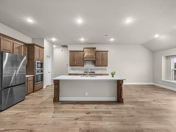 2nd image of 1021 Longbow Ln