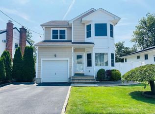 2902 Marlborough Rd, Oceanside, NY 11572