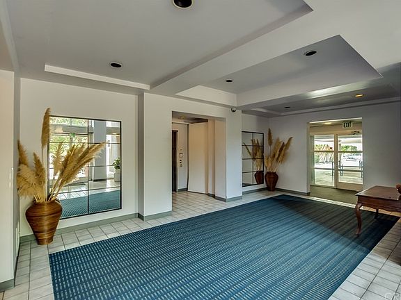 4th image of 5151 Balboa Blvd Unit 206