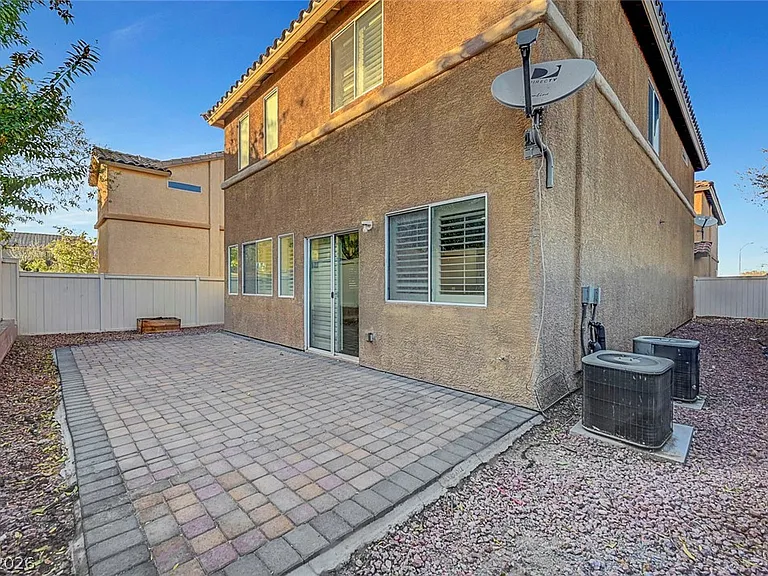 514 Eresma St — Photo 29
