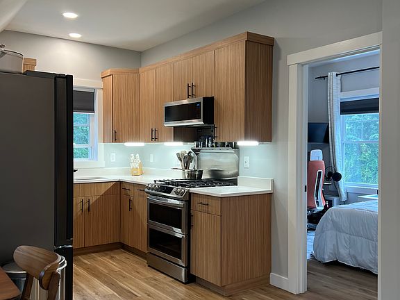5th image of 135 Dennett Rd #A