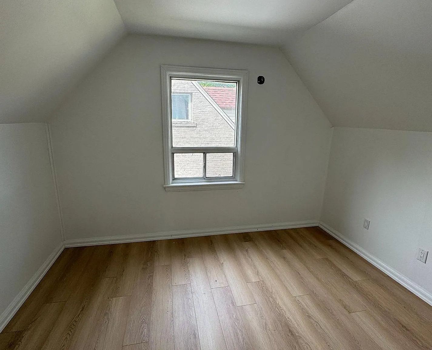 5 bed, $3,650 — Photo 4