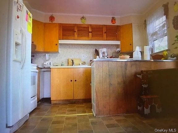 3rd image of 11 College Ave
