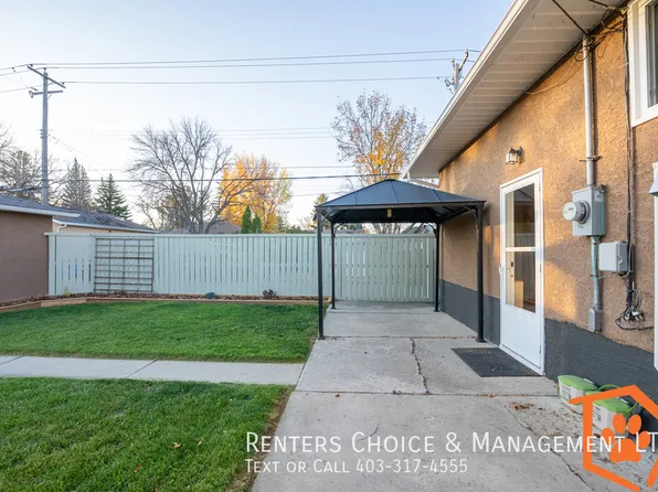 1013B Stafford Dr N, Lethbridge, AB T1H 2C5