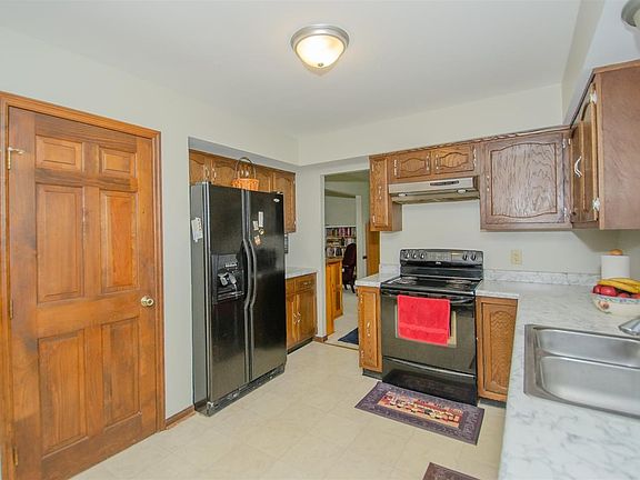 5th image of 243 Saddleback Dr