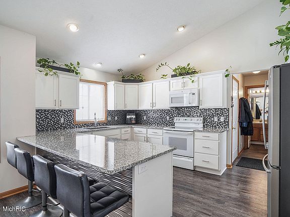 4th image of 1973 Jansen Woods Ct #12