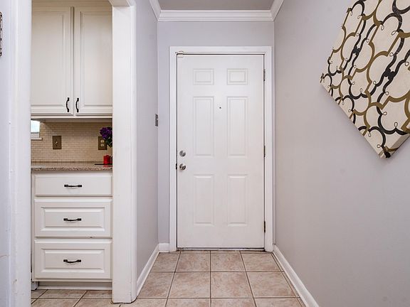 2nd image of 9914 Brooks Ln