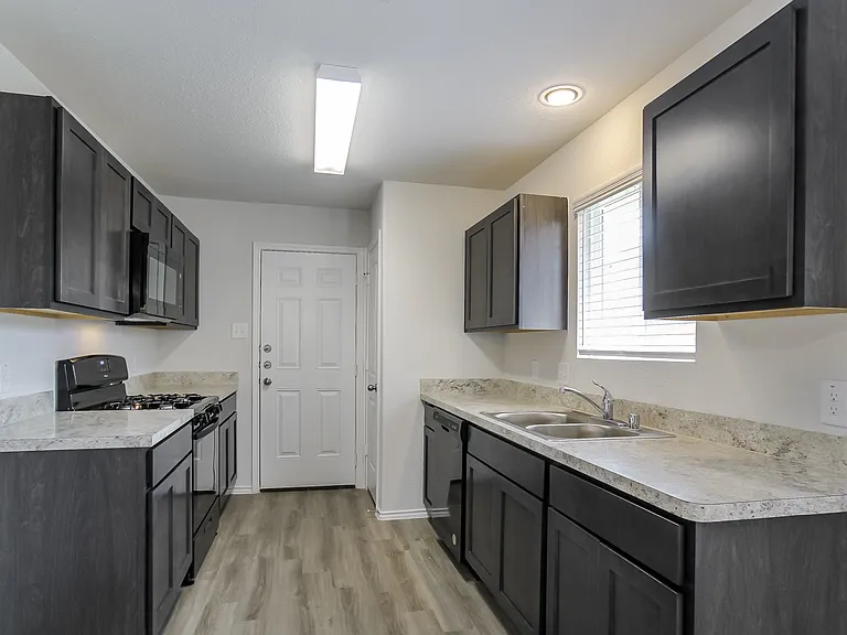 Lina Dr — Photo 9
