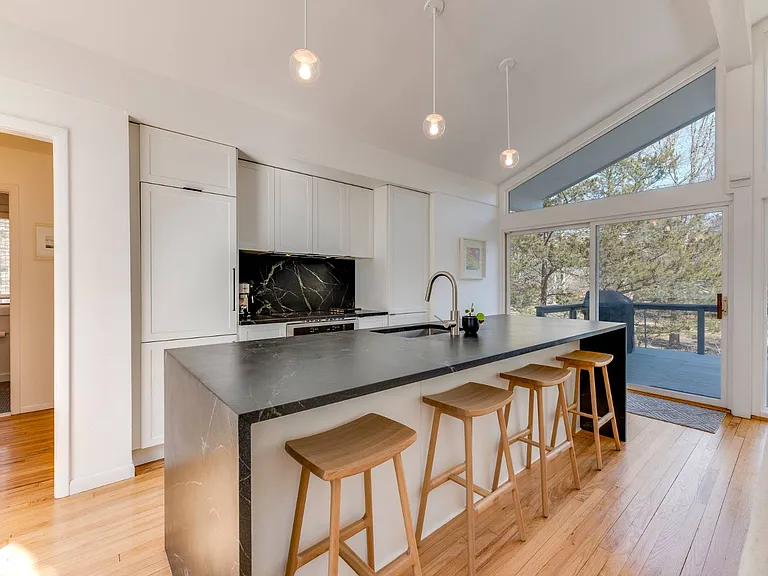 68 Springy Banks Rd — Photo 9