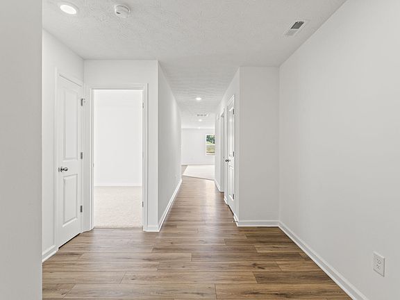 4th image of 221 Scorcese St
