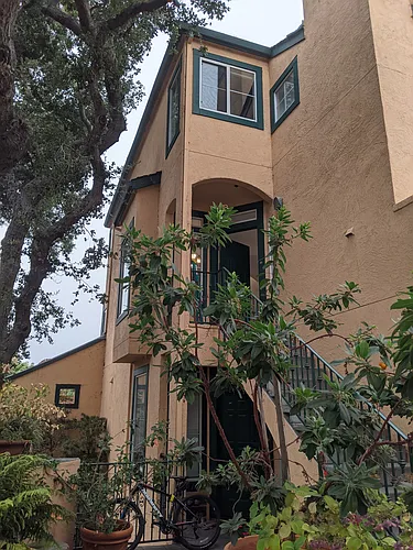 381 Hope St Photo 1