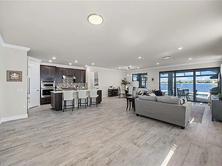 6767 Pennyroyal Dr — Photo 10