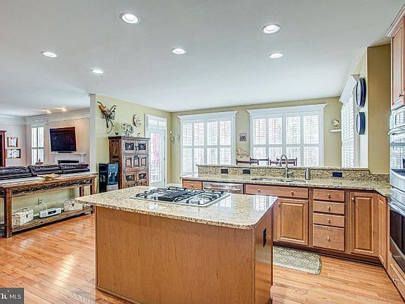 2nd image of 4708 Barnum Ln