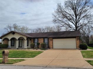 3568 Queens Hill Dr, Saint Louis, MO 63129