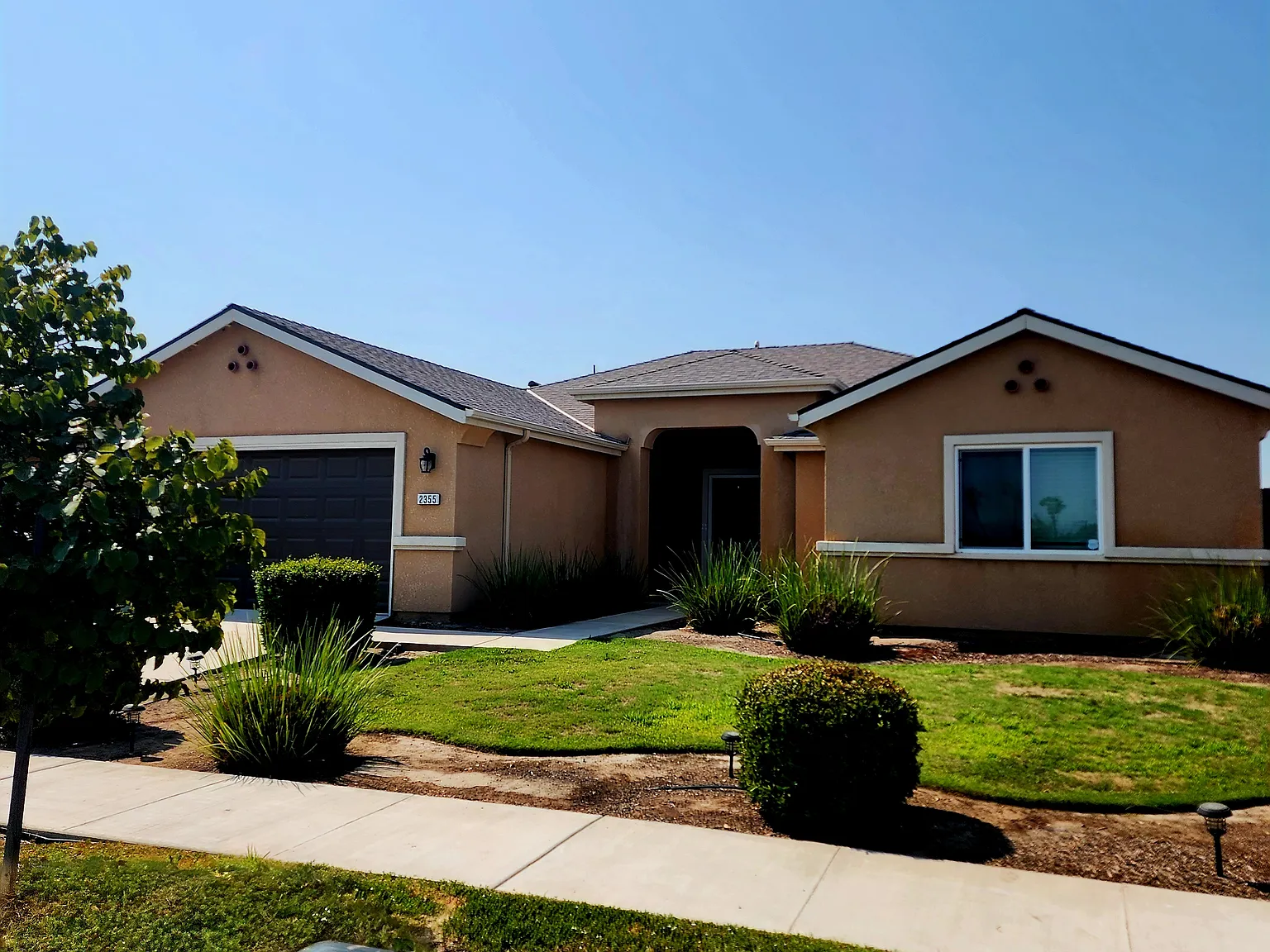 3 bed, 1642 sqft, $2,350 — Photo 1