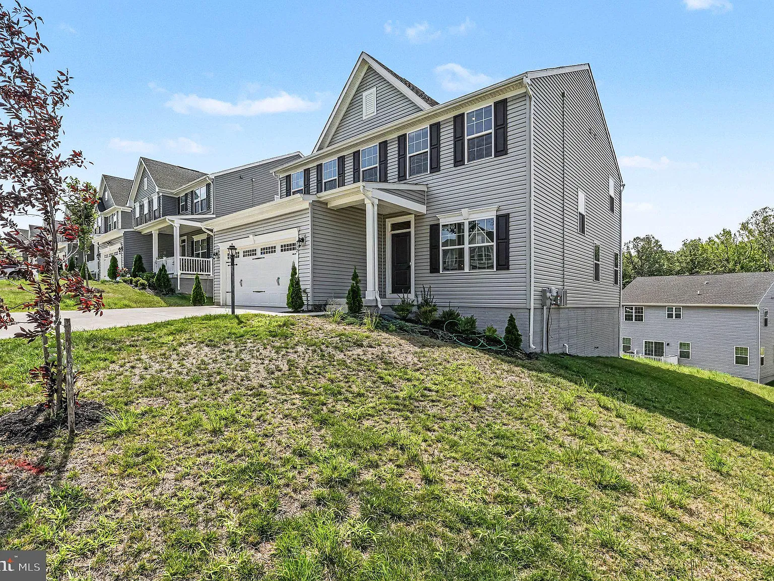 4 bed, 4.0 bath, 2424 sqft, $4,400 — Photo 3