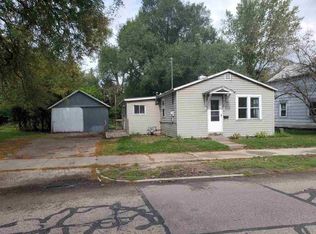 717 Ware St, Waupaca, WI 54981