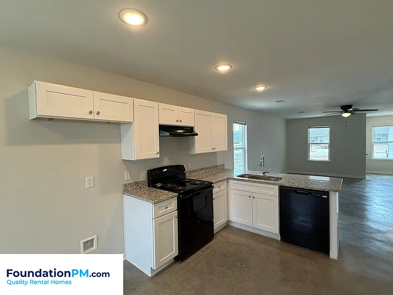 2506 E Tyler Ave — Photo 3
