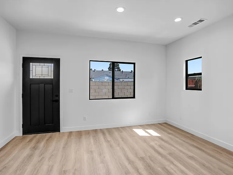 4437 Phelan Ave #B — Photo 5