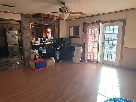 5th image of 1016 Moore St