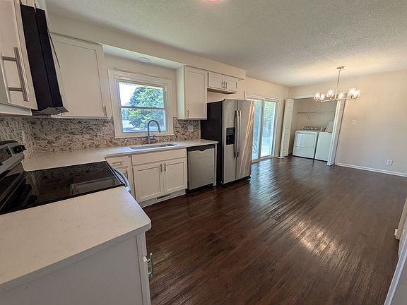 4th image of 809 Margaret Rd