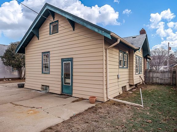 3rd image of 1806 N Court St
