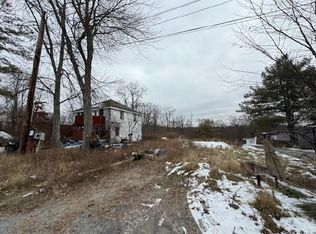 121 Cooper Rd, Fishkill, NY 12524