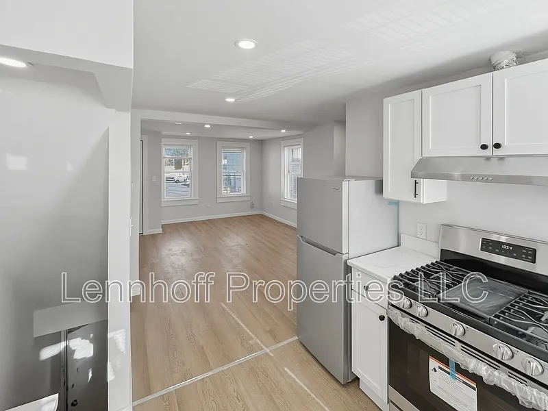 1 bed, 1.0 bath, $2,300 — Photo 2