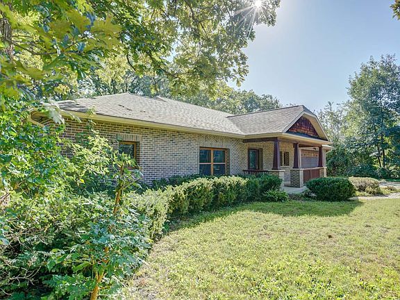 4th image of 2100 Yahara Dr