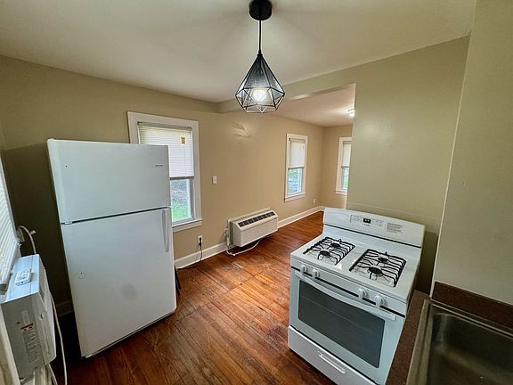 5th image of 1706 Cowling Ave