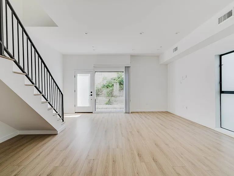 536 E San Jose Ave — Photo 5