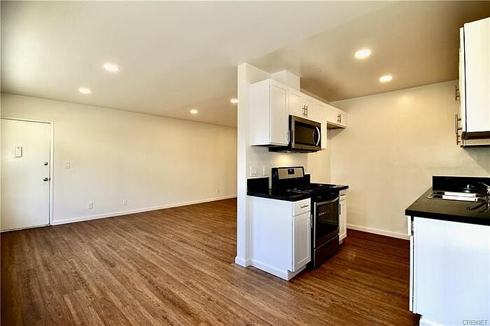 1st image of 6140 Whitsett Ave